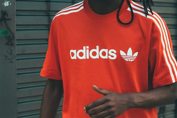 Adidas – Innovative designs til sport og fritid